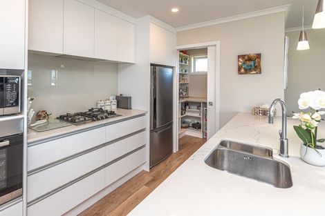 Photo of property in 37 Golf Vue Place, Castlecliff, Whanganui, 4501