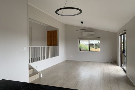 Photo of property in 8 Kayle Glen, West Harbour, Auckland, 0618