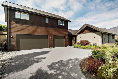 Photo of property in 4 Kinross Lane, Jacks Point, Queenstown, 9371