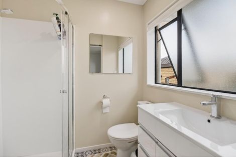 Photo of property in 2/19 Sailfish Drive, West Harbour, Auckland, 0618