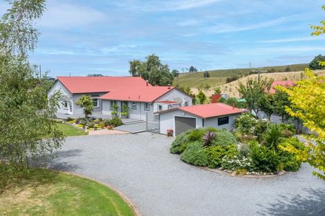 Photo of property in 2087 State Highway 2, Mount Bruce, Masterton, 5881