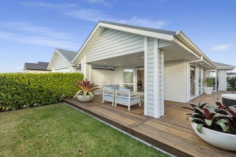 Photo of property in 74 Penetaka Heights, Pyes Pa, Tauranga, 3112