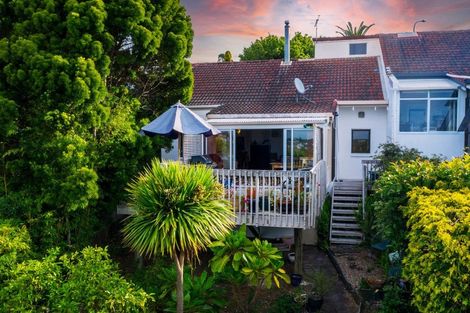 Photo of property in 26b Tower Hill, Stanmore Bay, Whangaparaoa, 0930