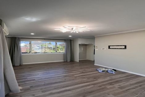 Photo of property in 17 Tuakiri Street, Point England, Auckland, 1072