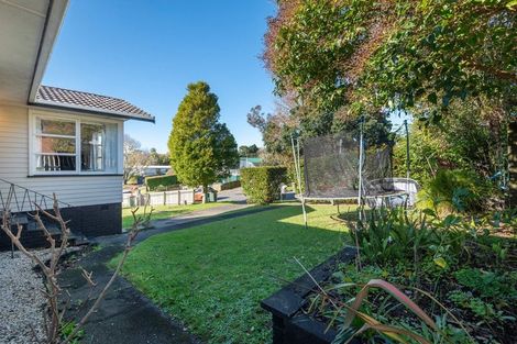 Photo of property in 10 Aplin Place, Birkdale, Auckland, 0626