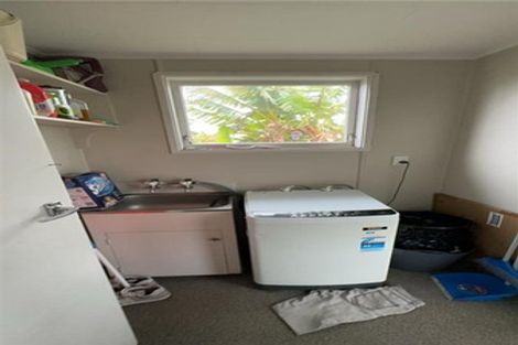 Photo of property in 15 Geoffrey Place, Mangere East, Auckland, 2024