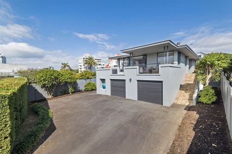 Photo of property in 190 Hurstmere Road, Takapuna, Auckland, 0622