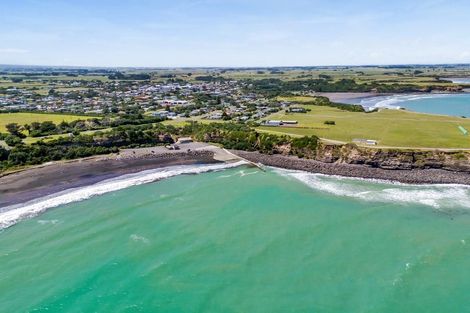 Photo of property in 32 Dieffenbach Street, Opunake, 4616