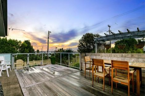 Photo of property in 1/67 Seaview Road, Castor Bay, Auckland, 0620