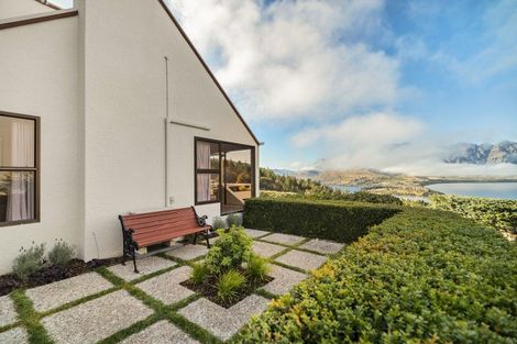 Photo of property in 110b Wynyard Crescent, Fernhill, Queenstown, 9300