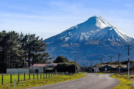 Photo of property in 2124 Eltham Road, Awatuna, Hawera, 4679