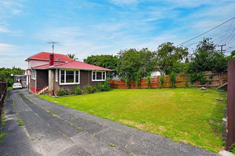 Photo of property in 13 Vodanovich Road, Te Atatu South, Auckland, 0610