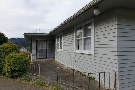 Photo of property in 27 Shackleton Grove, Stokes Valley, Lower Hutt, 5019