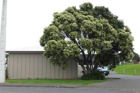 Photo of property in 2 Fitzroy Road, Fitzroy, New Plymouth, 4312