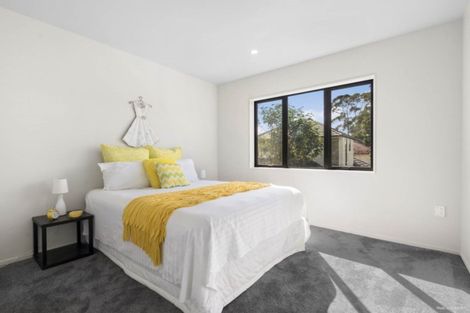 Photo of property in 5 Younger Lane, Massey, Auckland, 0614