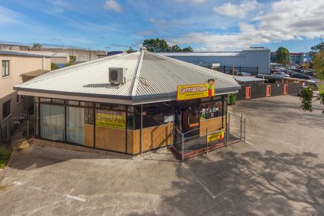 Photo of property in 13 Central Park Drive, Te Atatu South, Auckland, 0610