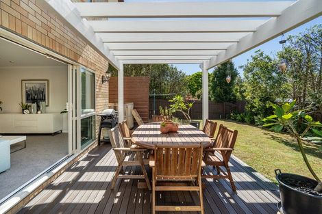 Photo of property in 17 Witton Place, Schnapper Rock, Auckland, 0632