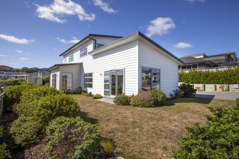 Photo of property in 17 John Burke Drive, Aotea, Porirua, 5024