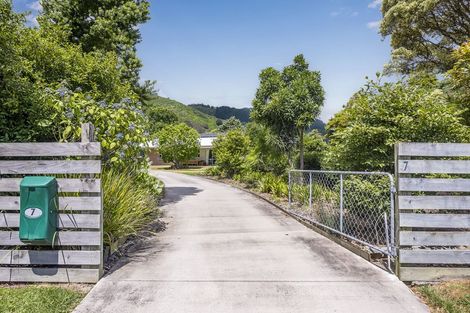 Photo of property in 3-9 Seddon Street, Waikanae, 5036