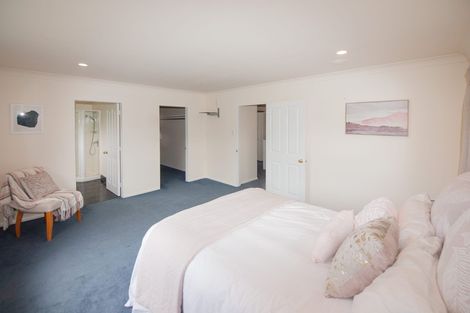 Photo of property in 28 Amesbury Drive, Churton Park, Wellington, 6037