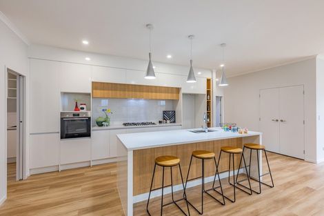 Photo of property in 1 Vintry Drive, Kumeu, 0810