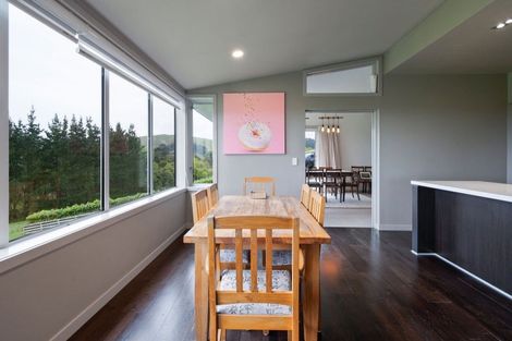 Photo of property in 33 Oram Drive, Turitea, Palmerston North, 4472