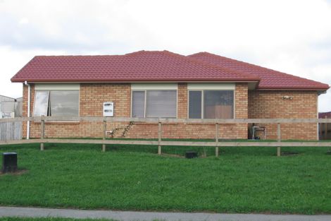 Photo of property in 19b Woodbank Drive, Glen Eden, Auckland, 0602