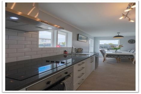 Photo of property in 9 Gregg Place, Sunnyvale, Auckland, 0612