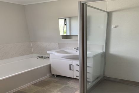 Photo of property in 22 Penfold Place, Henderson, Auckland, 0610