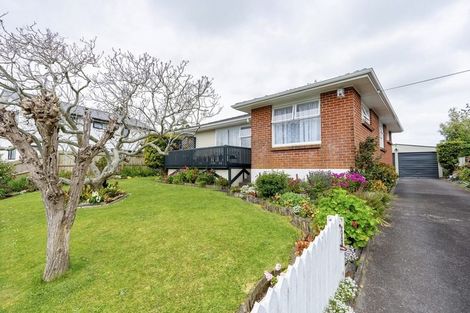 Photo of property in 11 Raglan Street, Mangere East, Auckland, 2024