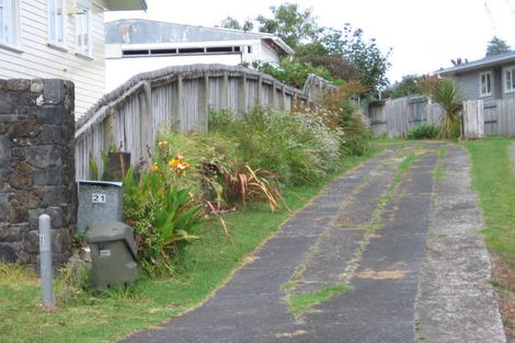 Photo of property in 21 La Rosa Street, Green Bay, Auckland, 0604