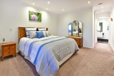 Photo of property in 1/56 Woodlands Crescent, Browns Bay, Auckland, 0630