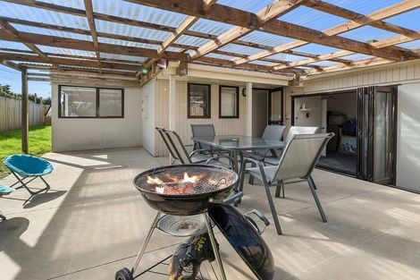 Photo of property in 2/46 Eversleigh Road, Belmont, Auckland, 0622