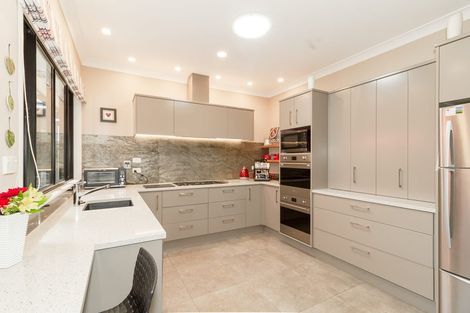 Photo of property in 11 Rutland Place, Taradale, Napier, 4112