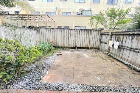 Photo of property in Lakeview Terrace, 2/14 Ambrico Place, New Lynn, Auckland, 0600