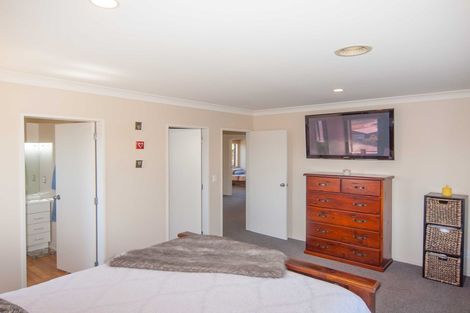 Photo of property in 43 Erlestoke Crescent, Churton Park, Wellington, 6037