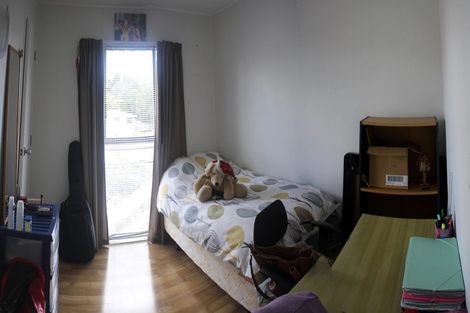 Photo of property in 1/4 Tusac Place, Totara Vale, Auckland, 0627