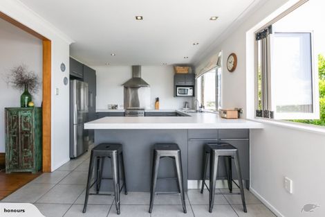 Photo of property in 2 Denholm Road, Hospital Hill, Napier, 4110