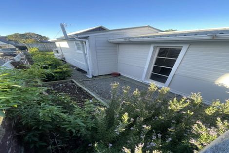 Photo of property in 71 Golf Road, New Lynn, Auckland, 0600