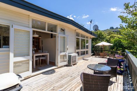 Photo of property in 6 Ardal Grove, Tirohanga, Lower Hutt, 5010