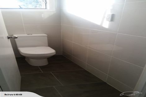 Photo of property in 32 Pipitea Place, Massey, Auckland, 0614