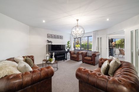 Photo of property in 32 Hussey Road, Harewood, Christchurch, 8051