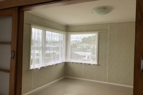 Photo of property in 75 Kenmore Street, Newlands, Wellington, 6037