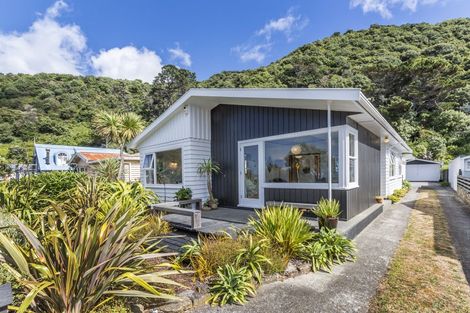 Photo of property in 130 Breaker Bay Road, Breaker Bay, Wellington, 6022