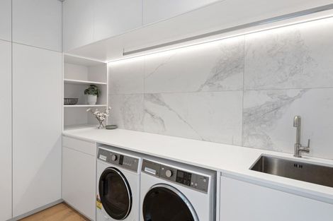 Photo of property in 32 Mount Pleasant Road, Mount Pleasant, Christchurch, 8081