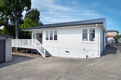 Photo of property in 48a Beaubank Road, Kelston, Auckland, 0602