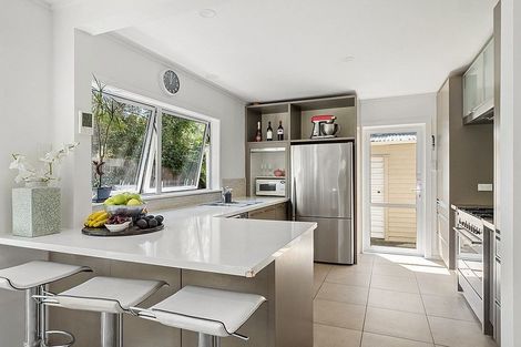 Photo of property in 2/24 Mariposa Crescent, Birkenhead, Auckland, 0626