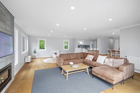 Photo of property in 10 Litchfield Place, Clarks Beach, 2122