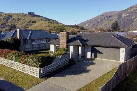 Photo of property in 28 Lochnagar Drive, Lake Hayes, Queenstown, 9304