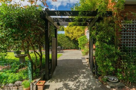 Photo of property in 10 Maire Street, Eastbourne, Lower Hutt, 5013